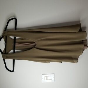 Venus Women's flowy material sleeveless top sz small